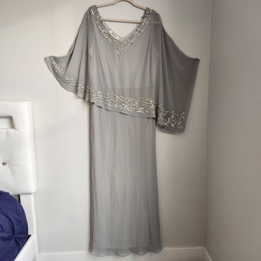 Jkara Silver Beaded Chiffon Cape Overlay Gown Size 18W Mother of the Bride